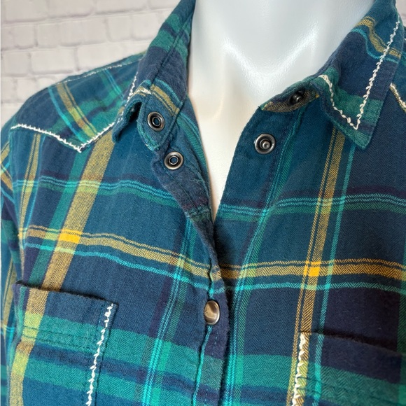 American Eagle Boyfriend Fit Tom and Jerry Green Plaid Shirt with Fringe Size M - Picture 6 of 12